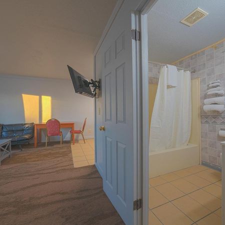 Oyo Hotel Portland Or Near Airport غريشام المظهر الخارجي الصورة