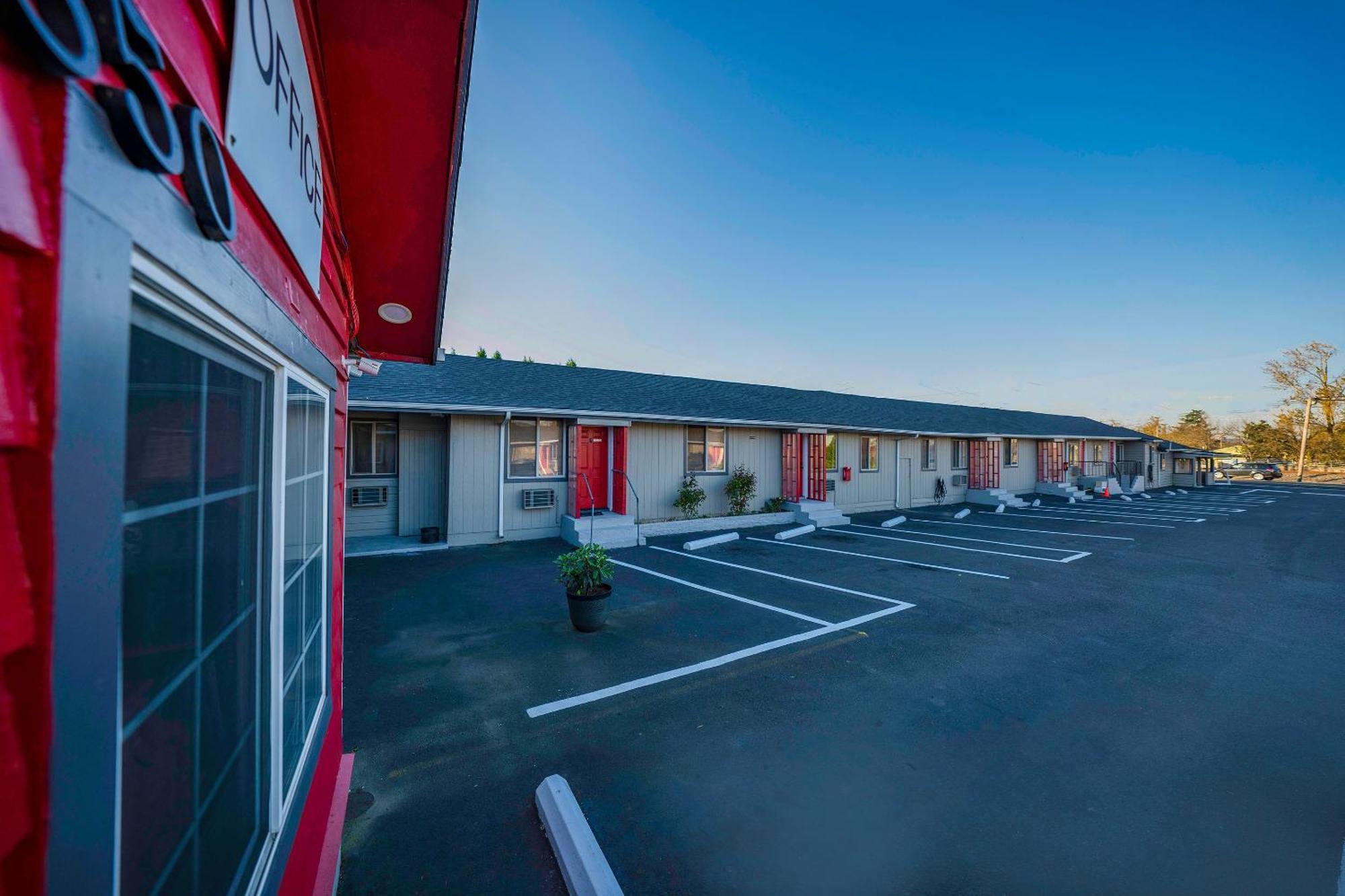 Oyo Hotel Portland Or Near Airport غريشام المظهر الخارجي الصورة